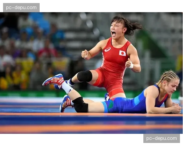 日本女子摔跤队横扫亚洲锦标赛四个级别，展现统治力。