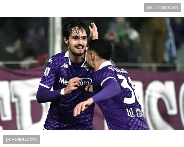 半场战报：热那亚1-0领先莱切，古德蒙德森凌空抽射破门。